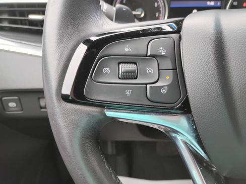 Used 2023 Buick Enclave Essence image 10