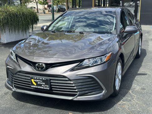 Used 2023 Toyota Camry LE FWD image 4