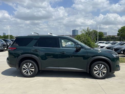 Certified 2024 Nissan Pathfinder SL w/ Black Appearance Package image 3