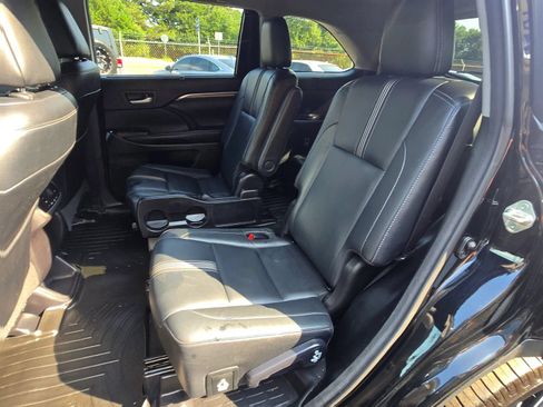 Used 2018 Toyota Highlander SE AWD/4WD image 10