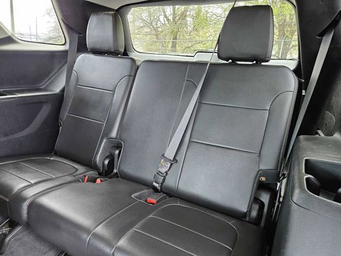 Used 2021 Chevrolet Traverse LT w/ LT Premium Package image 19