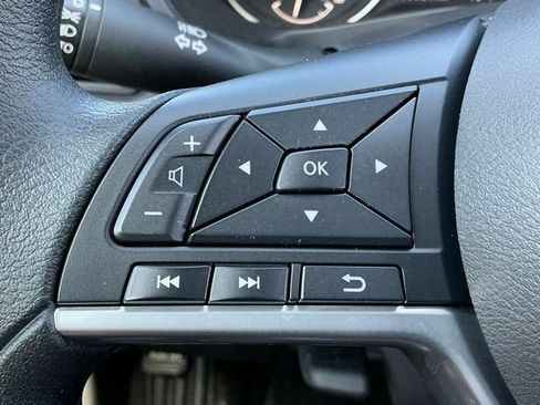 Used 2025 Nissan Altima 2.5 SV FWD image 24