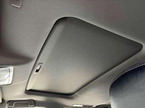 Used 2019 Toyota Highlander XLE image 16