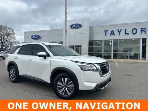 Used 2023 Nissan Pathfinder SL image 1