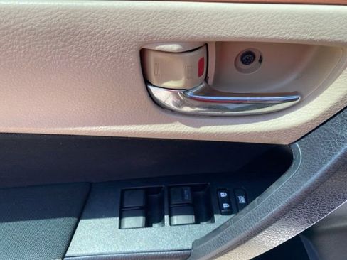 Used 2015 Toyota Corolla LE image 18