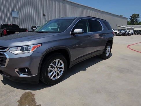 Used 2020 Chevrolet Traverse LT FWD image 4