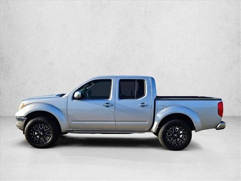 Used 2011 Nissan Frontier SV w/ SV Premium Utility Pkg RWD image 9