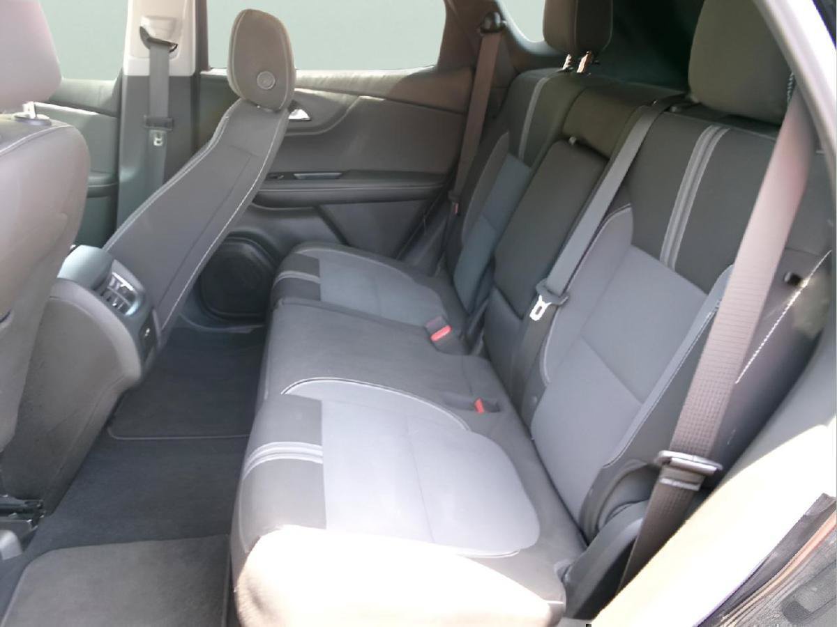 Used 2025 Chevrolet Blazer LT FWD image 10