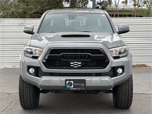 Used 2019 Toyota Tacoma TRD Sport image 7