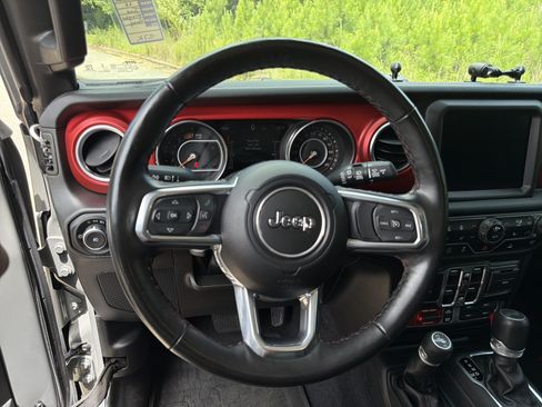 Used 2023 Jeep Wrangler Unlimited Rubicon w/ LED Lighting Group AWD/4WD image 23