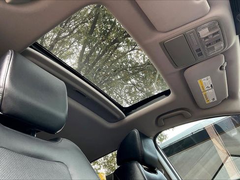 Used 2018 Honda CR-V Touring image 11