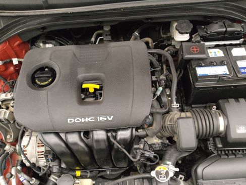 Used 2017 Hyundai Elantra SE image 30