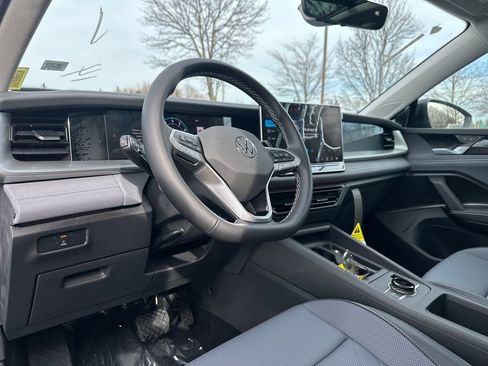 New 2026 Volkswagen Tiguan SE image 6