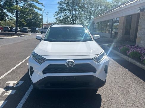 Used 2019 Toyota RAV4 XLE Premium w/ Cold Weather Package AWD/4WD image 4