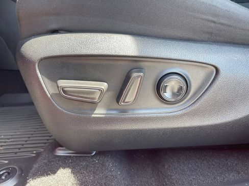 Used 2024 Toyota RAV4 XLE FWD image 43