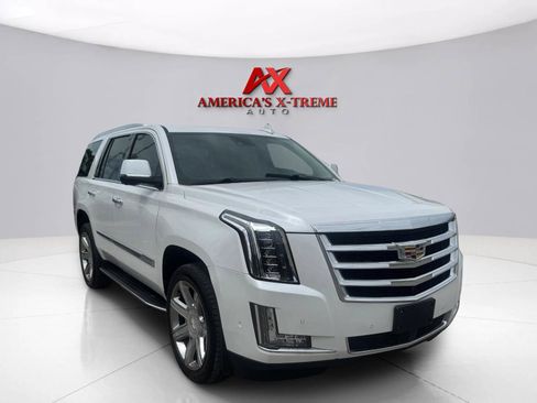 Used 2020 Cadillac Escalade Premium Luxury AWD/4WD image 8