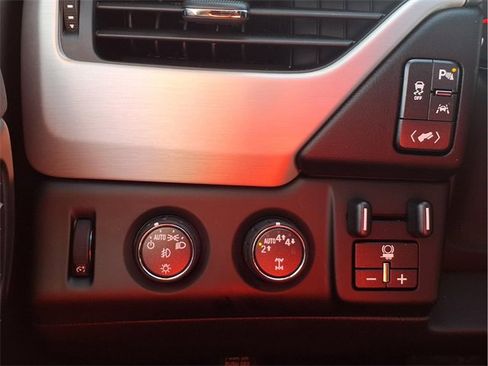 Used 2018 GMC Yukon SLT w/ Premium Edition image 11