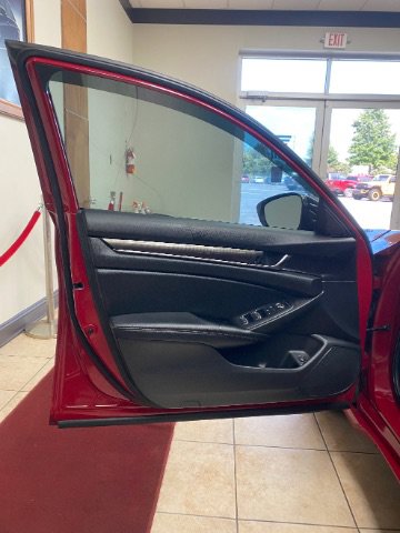 Used 2021 Honda Accord Sport image 12