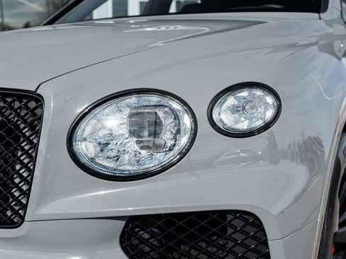 Used 2022 Bentley Bentayga image 23