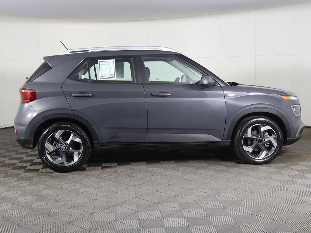 Used 2024 Hyundai Venue SEL FWD image 17