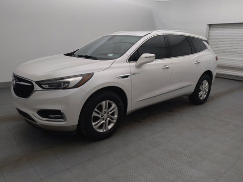 Used 2020 Buick Enclave Essence image 2
