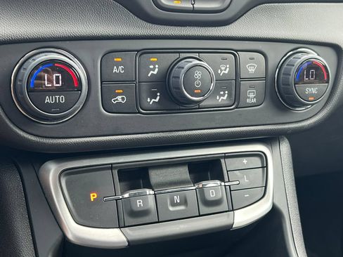 Used 2024 GMC Terrain SLE w/ Driver Convenience Package AWD/4WD image 23