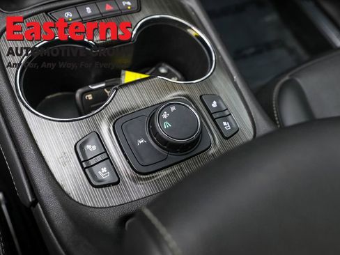 Used 2022 GMC Acadia SLT w/ Technology Package image 21