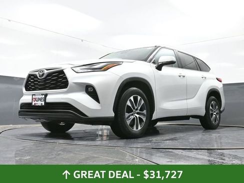 Used 2023 Toyota Highlander XLE FWD image 58