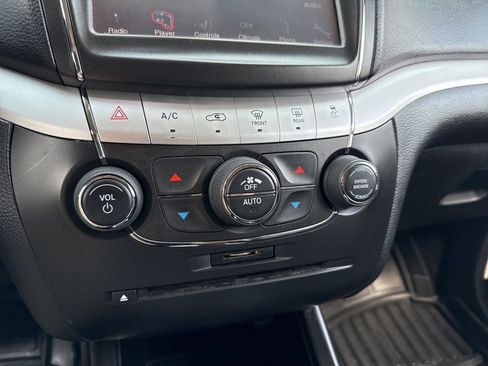 Used 2014 Dodge Journey Limited w/ Driver Convenience Group FWD image 18