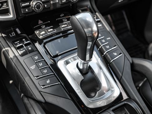 Used 2016 Porsche Cayenne AWD/4WD image 31