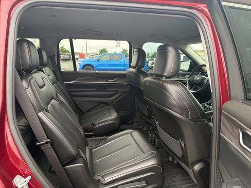 Used 2023 Jeep Grand Cherokee L Limited w/ Luxury Tech Group II AWD/4WD image 16