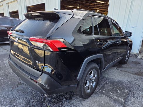 Used 2022 Toyota RAV4 XLE FWD image 3