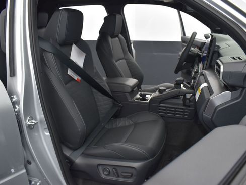 Used 2025 Toyota 4Runner TRD Off-Road Premium AWD/4WD image 27