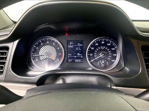 Used 2019 Hyundai Elantra SE image 19