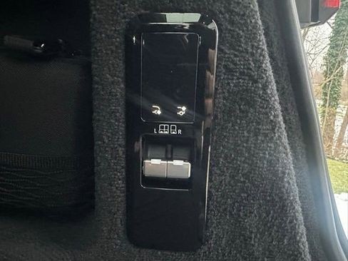 Used 2023 Land Rover Range Rover Sport SE image 35