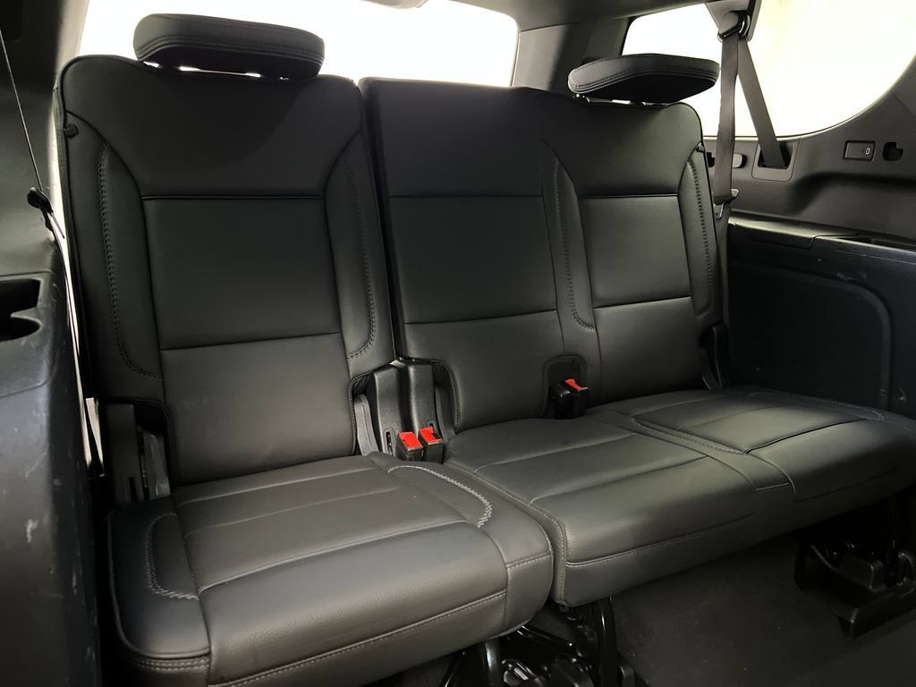 Used 2025 GMC Yukon XL Denali RWD image 36