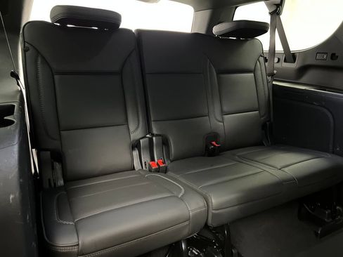 Used 2025 GMC Yukon XL Denali RWD image 36