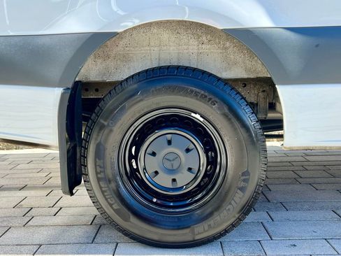 Used 2025 Mercedes-Benz Sprinter 2500 image 8