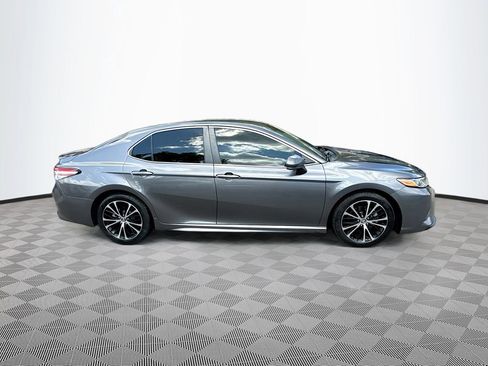 Used 2020 Toyota Camry SE FWD image 5