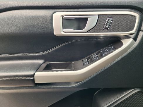 Used 2023 Ford Explorer XLT image 25