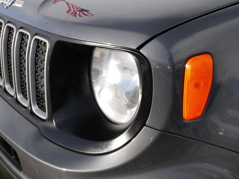 Used 2023 Jeep Renegade Latitude w/ Premium Group image 16