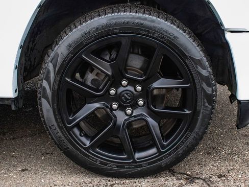 Used 2022 RAM 1500 Laramie AWD/4WD image 7