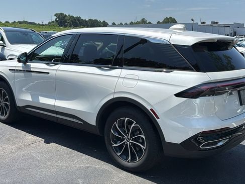Used 2025 Lincoln Nautilus Premier w/ Equipment Group 102A AWD/4WD image 5