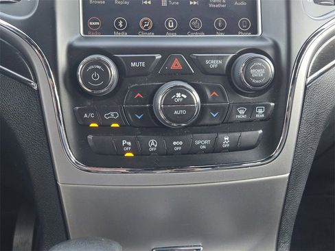 Used 2018 Jeep Grand Cherokee Limited image 18