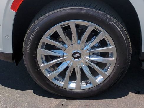 Used 2022 Cadillac Escalade Premium Luxury RWD image 35