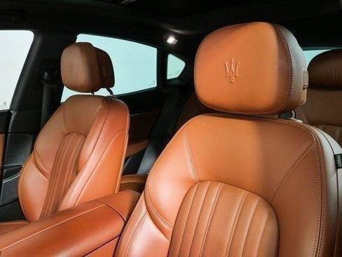 Used 2017 Maserati Levante w/ Luxury Package AWD/4WD image 2