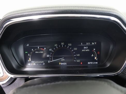 Used 2017 Lincoln Continental Select image 29