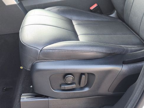 Used 2019 Land Rover Discovery HSE image 28