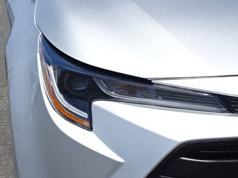 Used 2023 Toyota Corolla LE FWD image 5