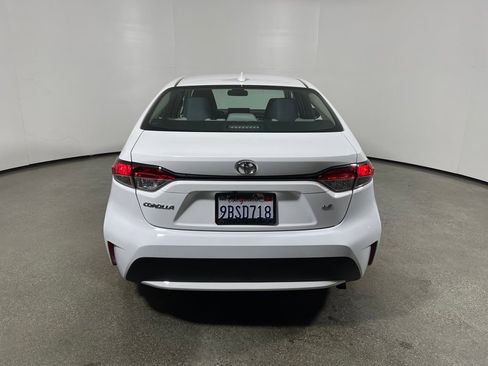 Certified 2022 Toyota Corolla LE image 4